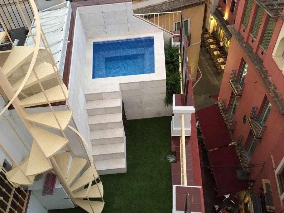 Atico Con Piscina Junto Catedral De Sevilla Eksteriør billede