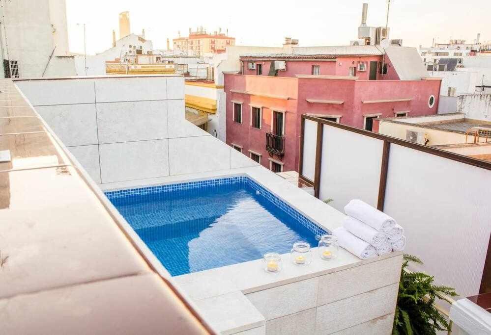 Atico Con Piscina Junto Catedral De Sevilla Eksteriør billede