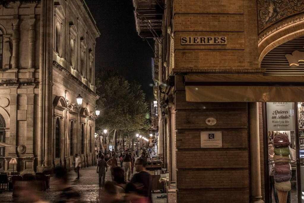 Atico Con Piscina Junto Catedral De Sevilla Eksteriør billede