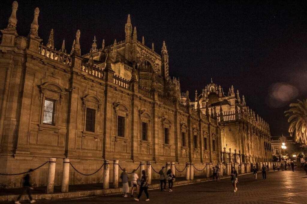 Atico Con Piscina Junto Catedral De Sevilla Eksteriør billede
