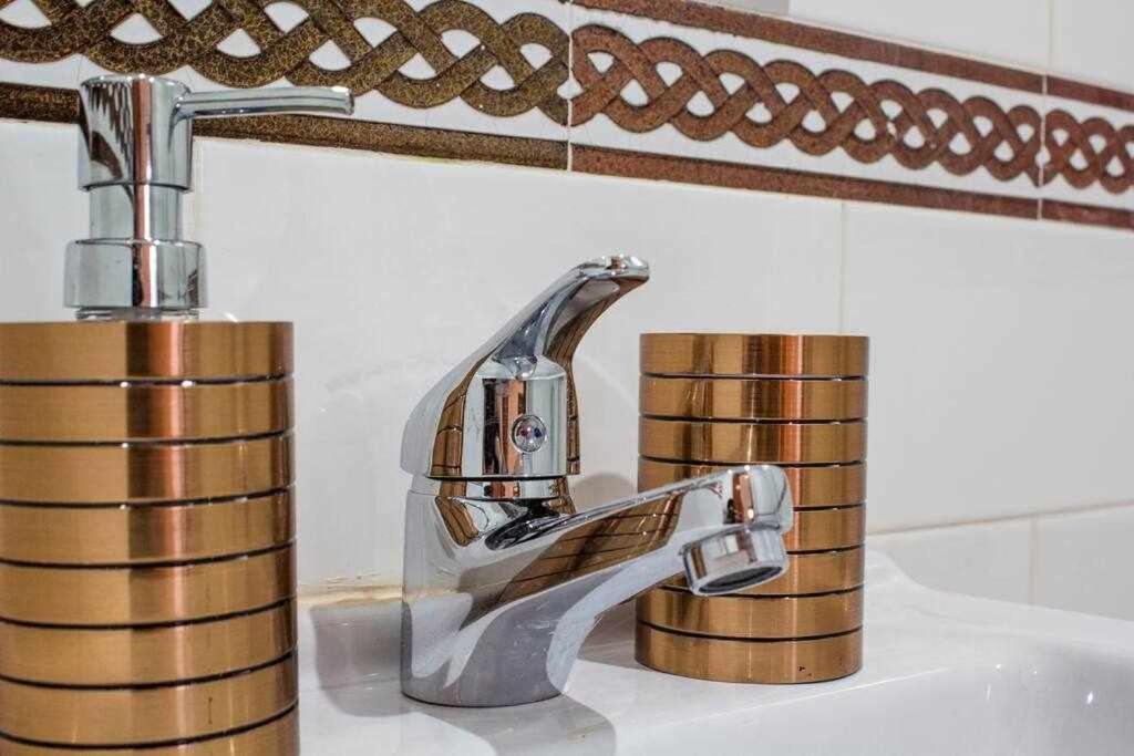 Atico Con Piscina Junto Catedral De Sevilla Eksteriør billede