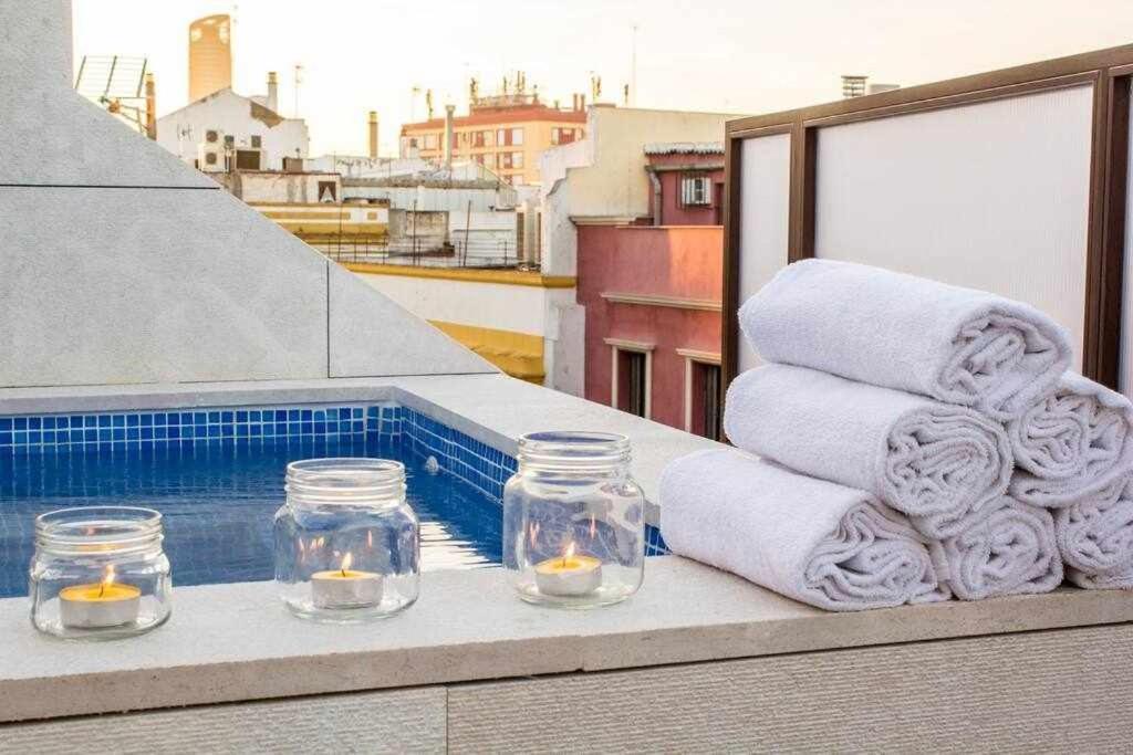 Atico Con Piscina Junto Catedral De Sevilla Eksteriør billede