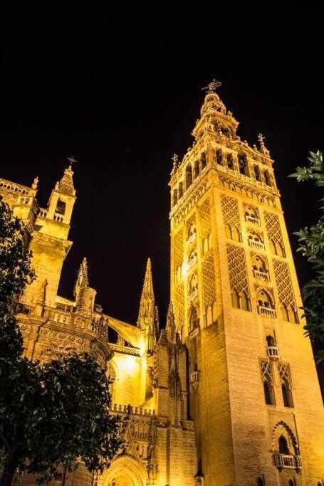 Atico Con Piscina Junto Catedral De Sevilla Eksteriør billede