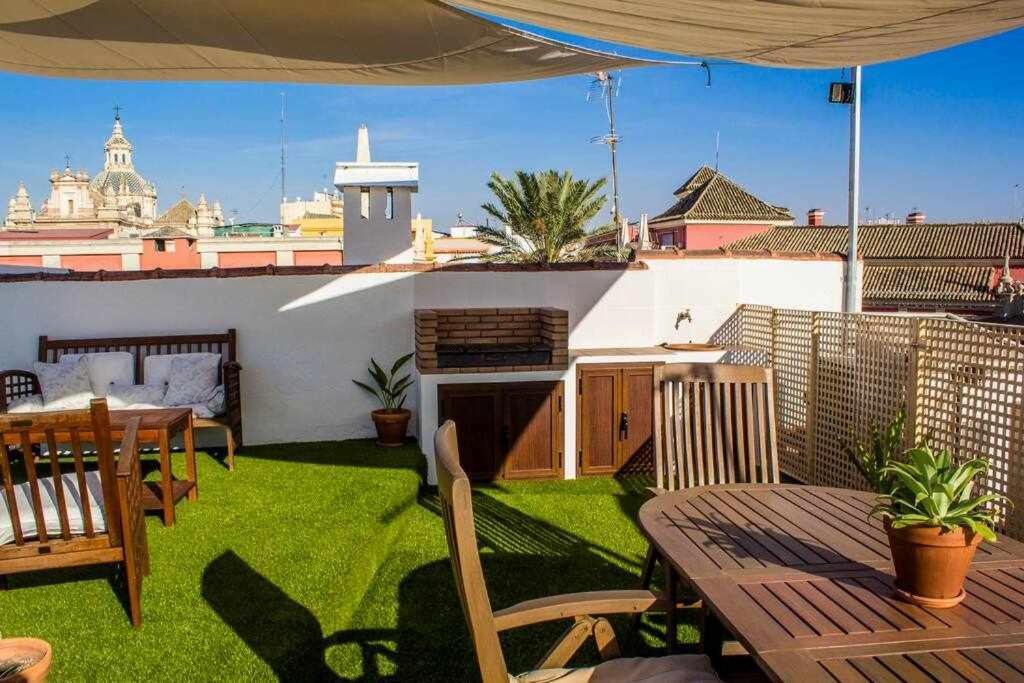 Atico Con Piscina Junto Catedral De Sevilla Eksteriør billede