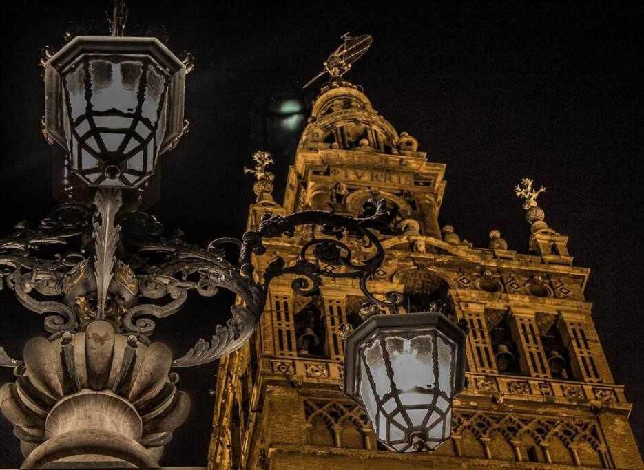 Atico Con Piscina Junto Catedral De Sevilla Eksteriør billede